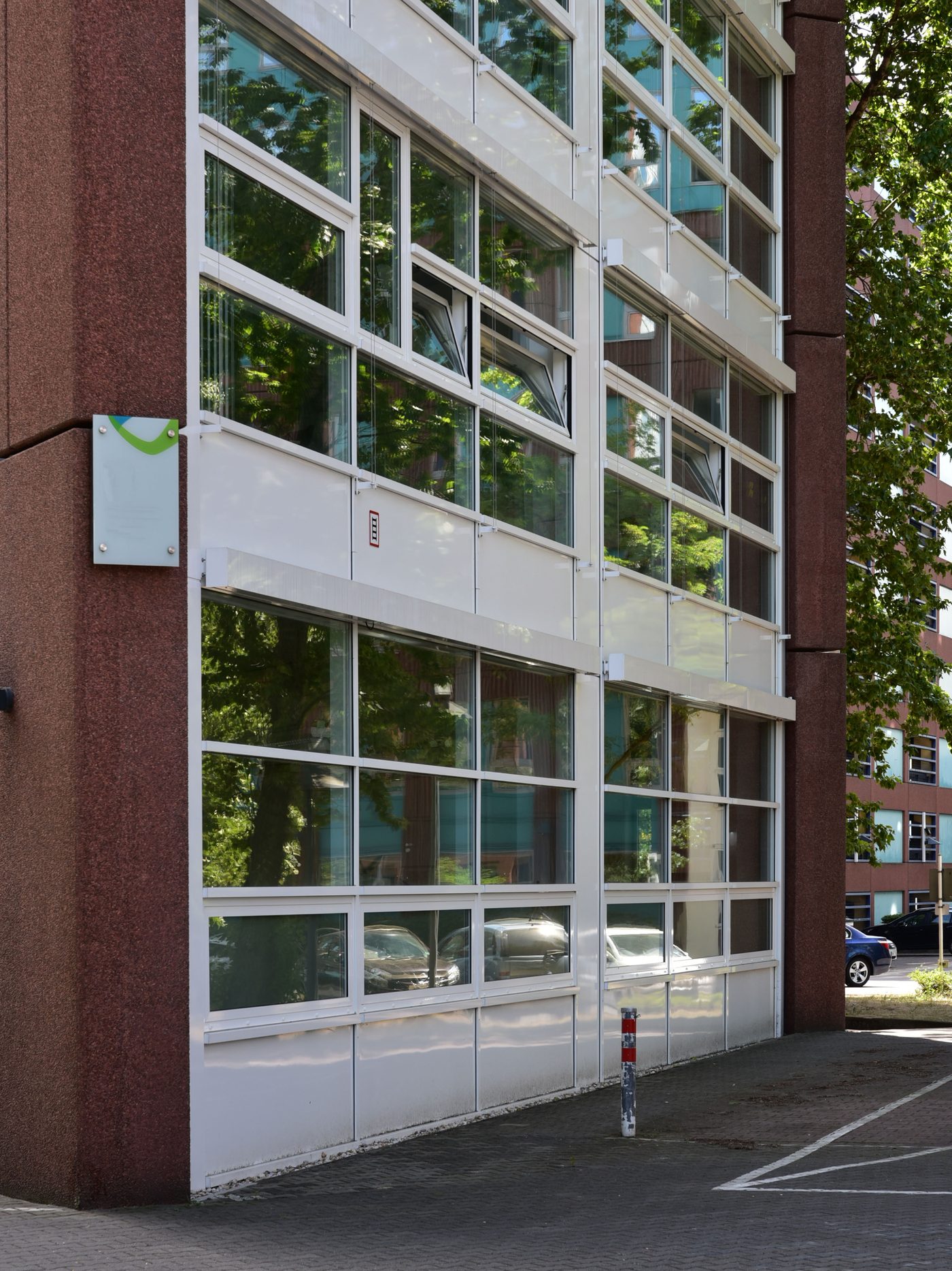 Fassade TopTegel Haus R mit Klinker und Glasband